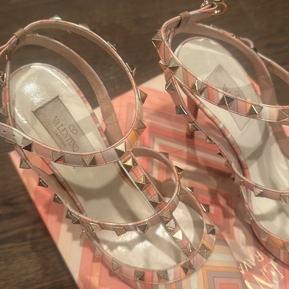 *Valentino pumps!!!-Worn once!!! - Picture 3 of 7